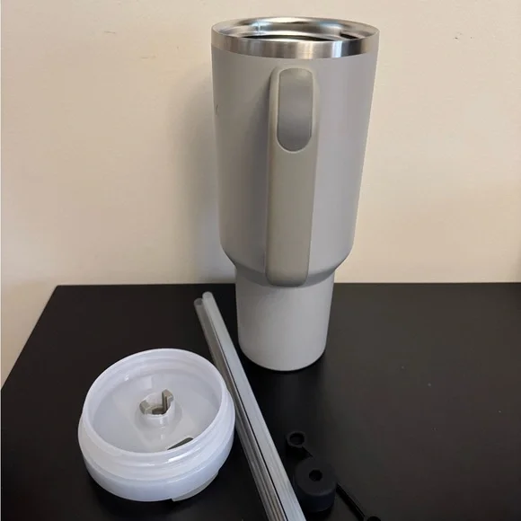 Stanley Quencher Tumbler H2.0 - 40oz - Picture 5 of 6